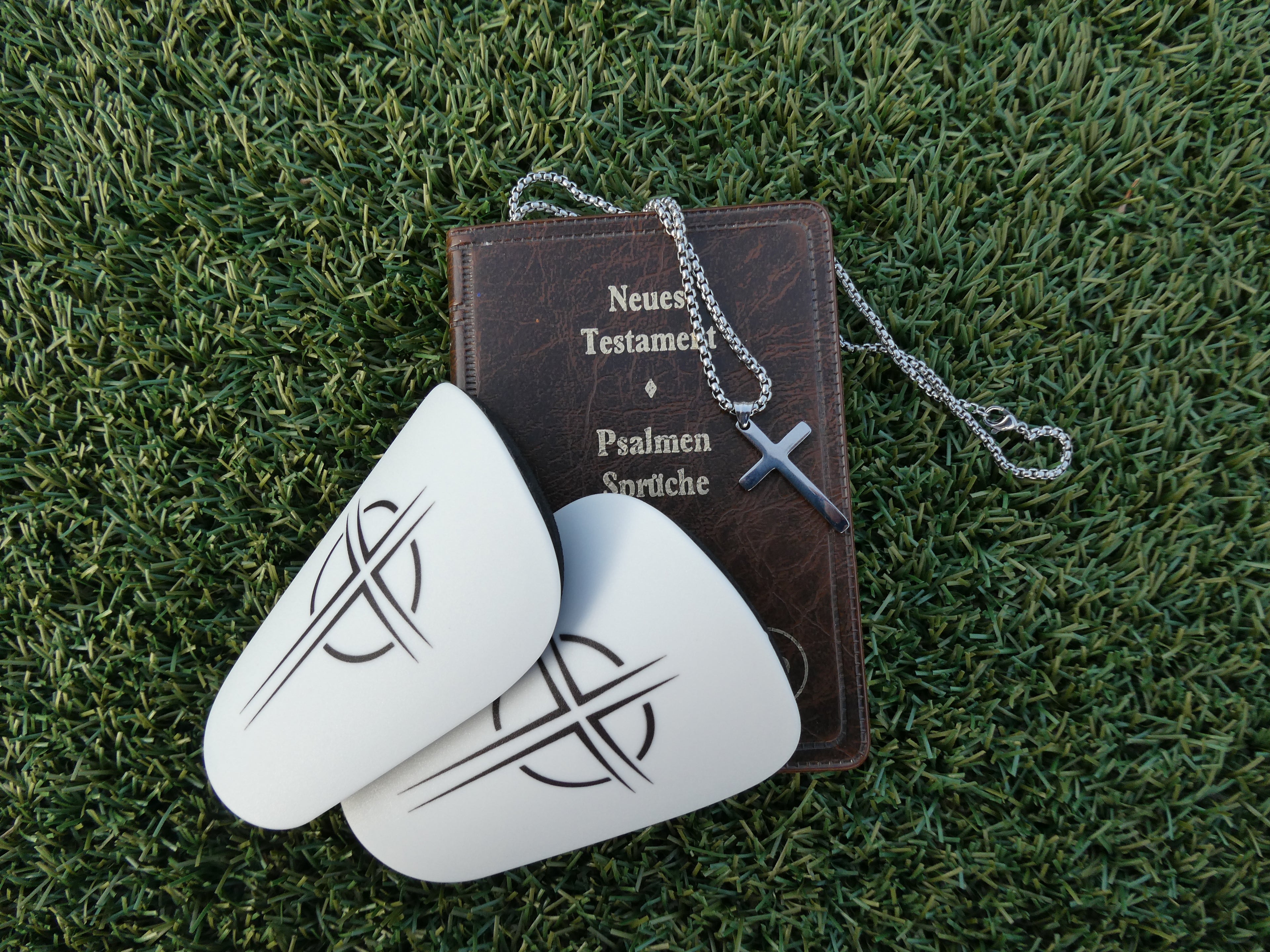 Weiße Mini Shinpads